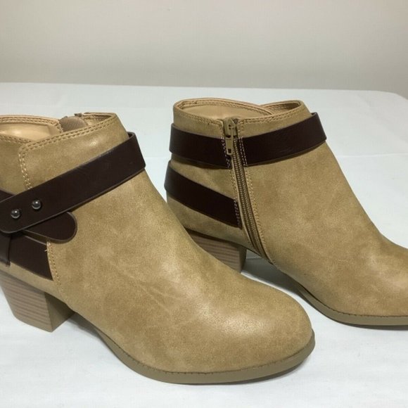 Shoes Women's Size 9 City Classified STYLISH Zipper Ankle Booties Tan New - Picture 1 of 7